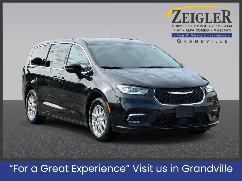 Used 2023 Chrysler Pacifica Touring L Minivan/Van