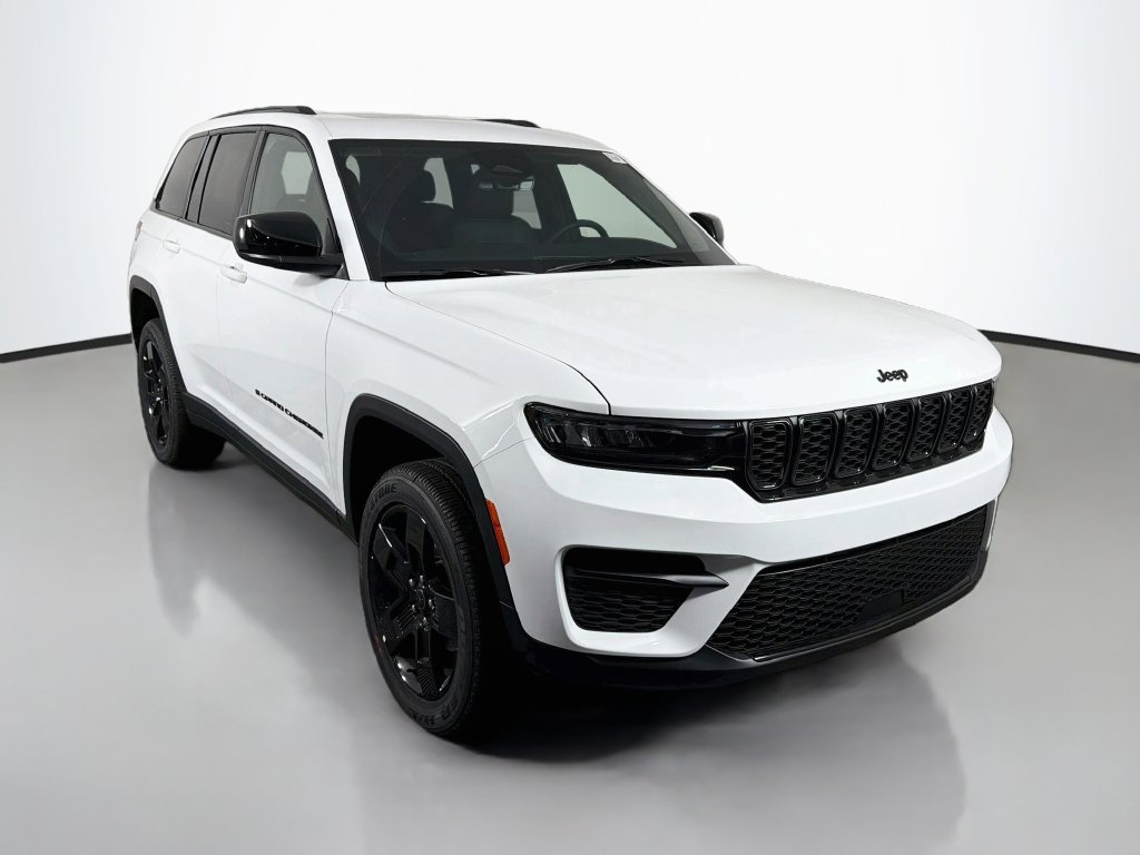New 2027 Jeep Grand Cherokee Laredo SUV