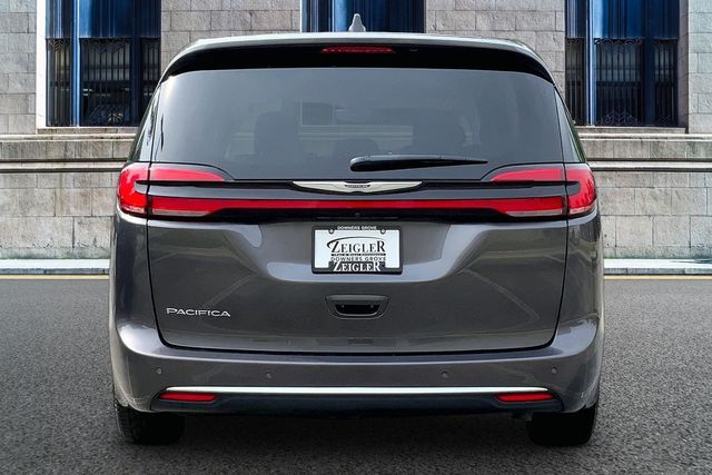 Used 2023 Chrysler Pacifica Touring L Minivan/Van