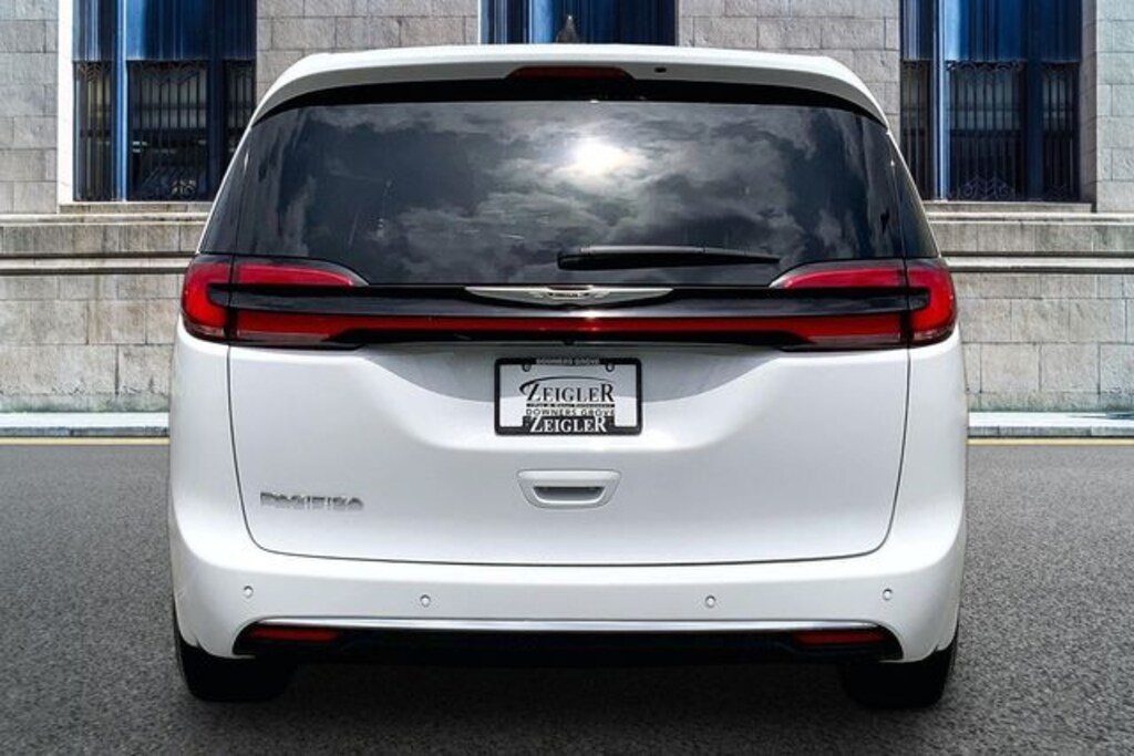 Used 2025 Chrysler Pacifica Select Van Passenger Van
