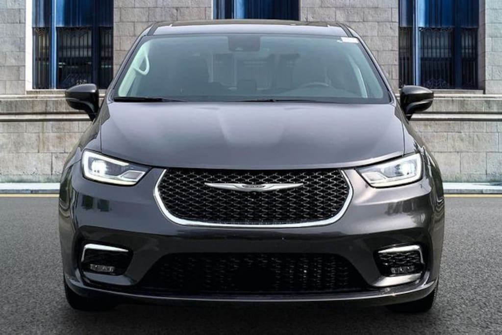 Used 2023 Chrysler Pacifica Touring L Minivan/Van