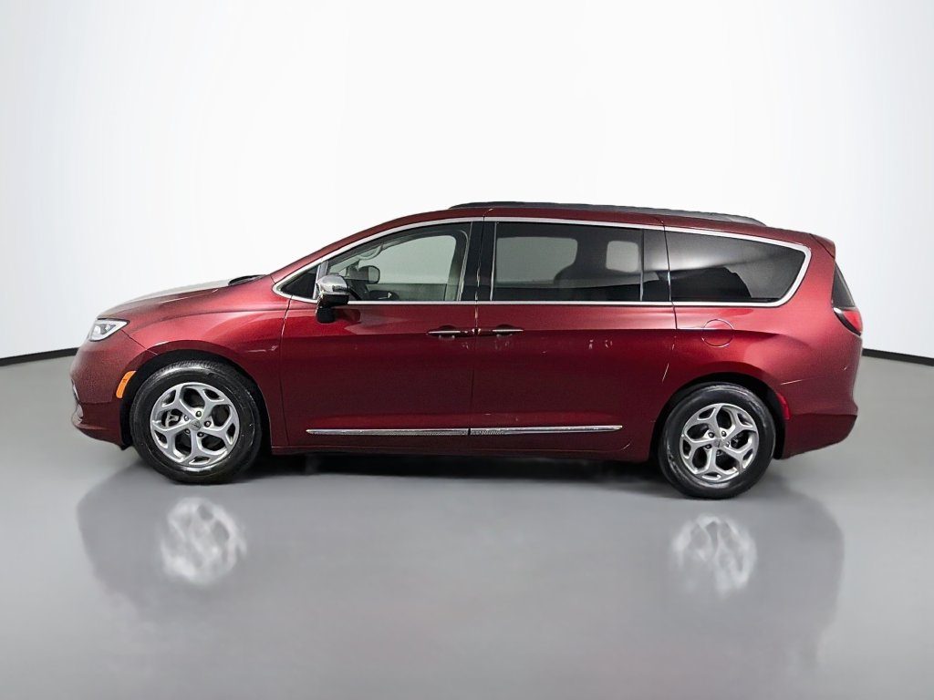 Used 2023 Chrysler Pacifica Limited Minivan/Van