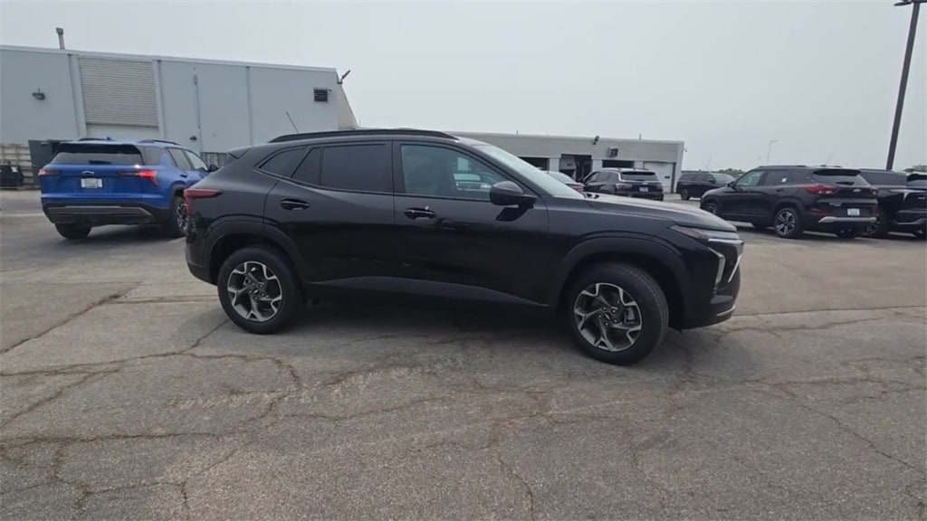 New 2025 Chevrolet Trax LT SUV