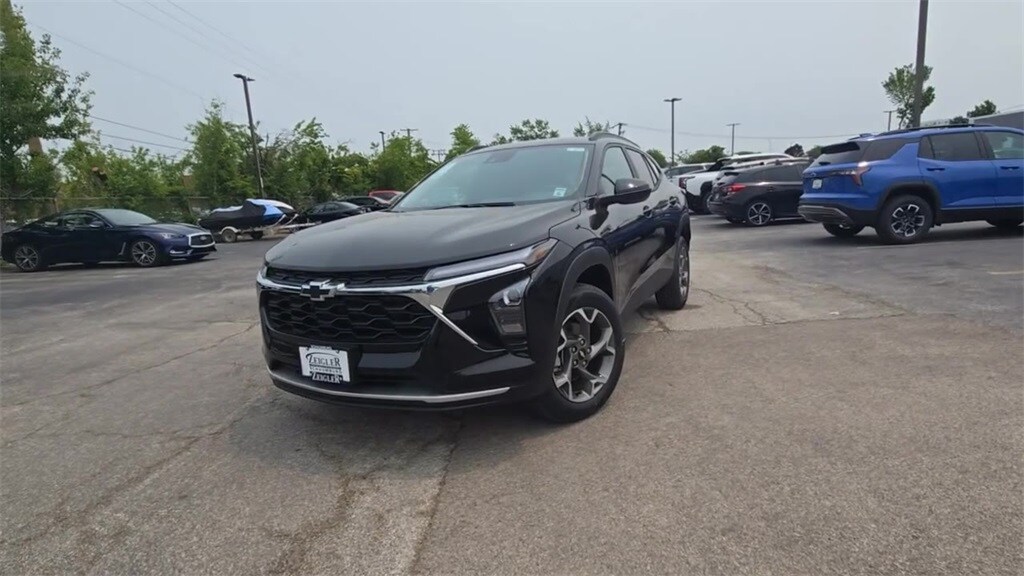 New 2025 Chevrolet Trax LT SUV