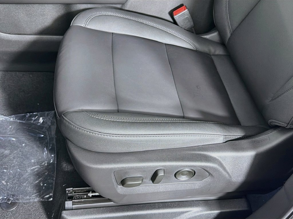2027 Chevrolet Suburban LT - Photo 20
