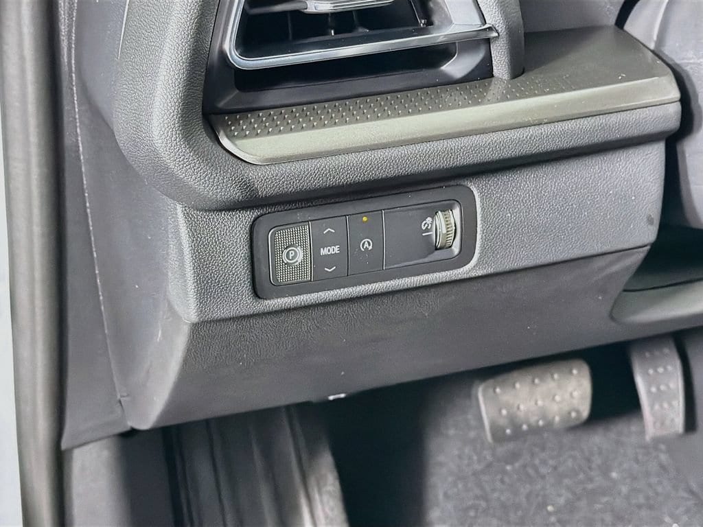 2027 Chevrolet Traverse LT - Photo 10