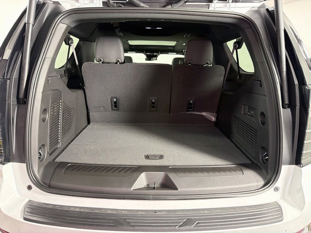 2027 Chevrolet Suburban LT - Photo 28
