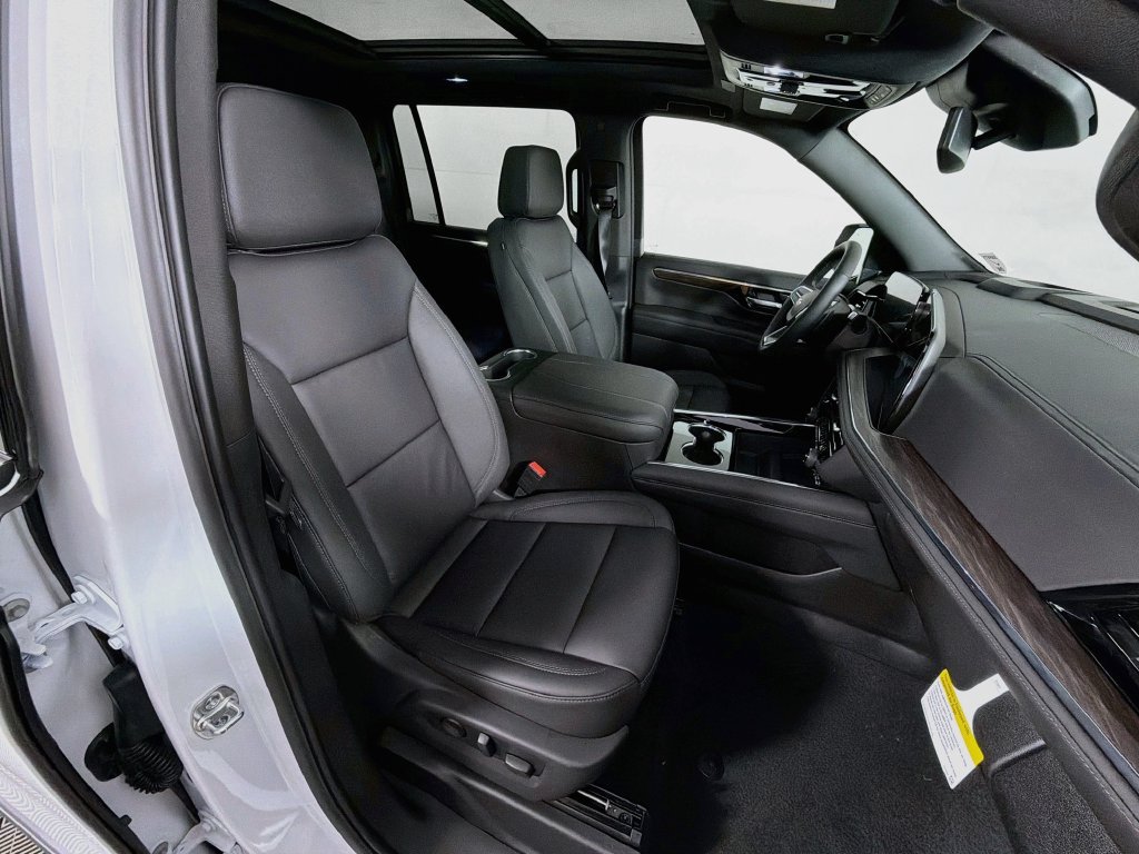 2027 Chevrolet Suburban LT - Photo 31