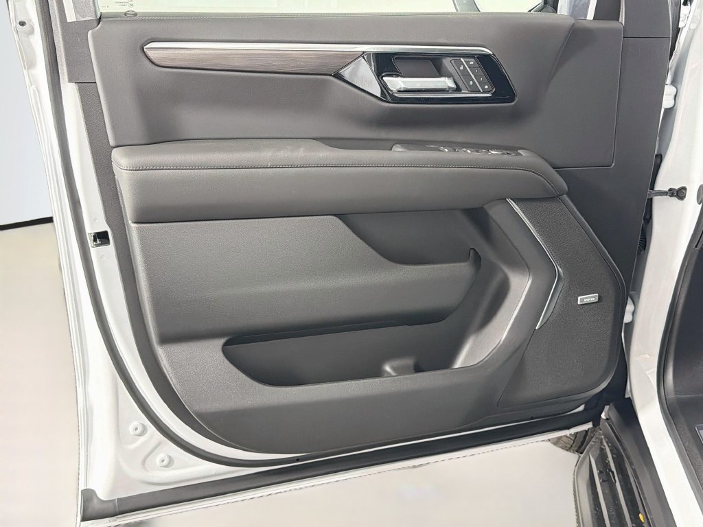 2027 Chevrolet Suburban LT - Photo 18
