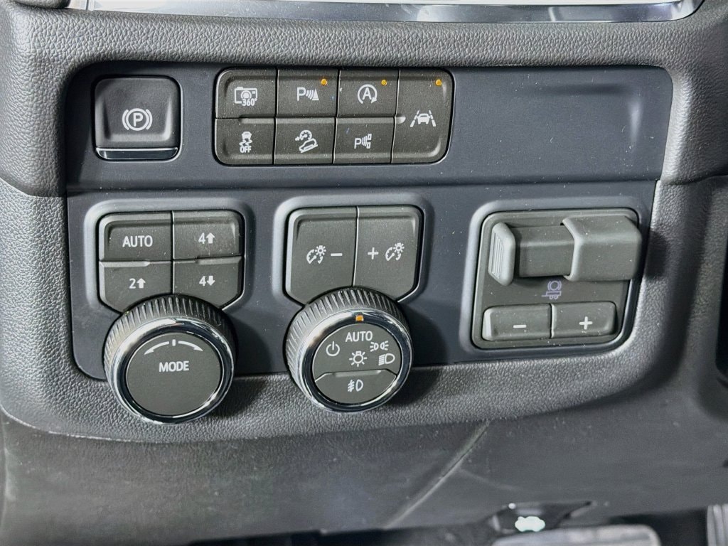 2027 Chevrolet Suburban LT - Photo 10