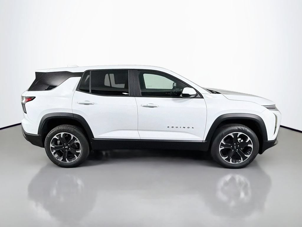 2027 Chevrolet Equinox LT - Photo 8