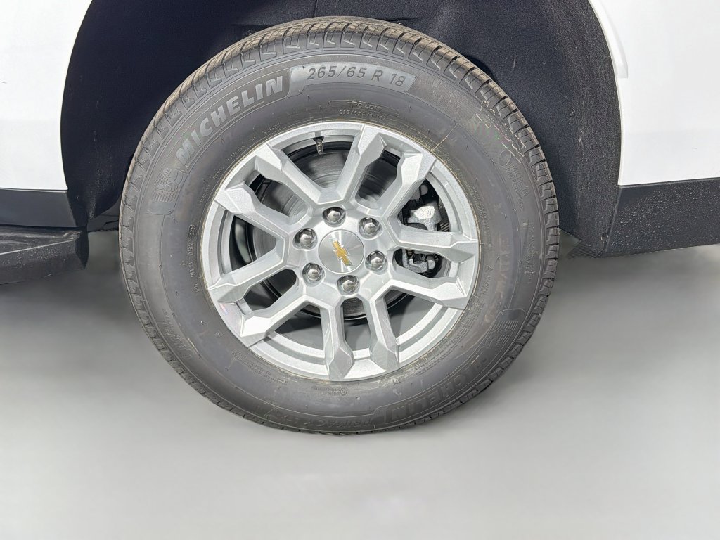 2027 Chevrolet Suburban LT - Photo 34