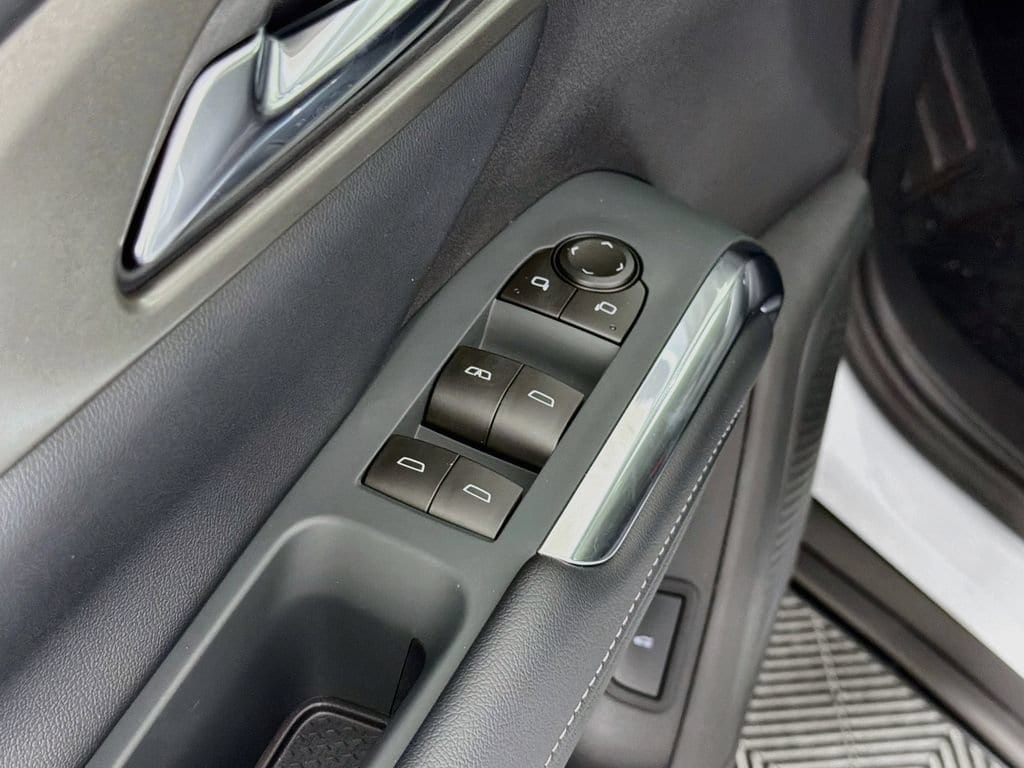 2027 Chevrolet Traverse LT - Photo 18