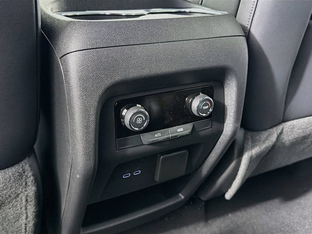 2027 Chevrolet Traverse LT - Photo 25