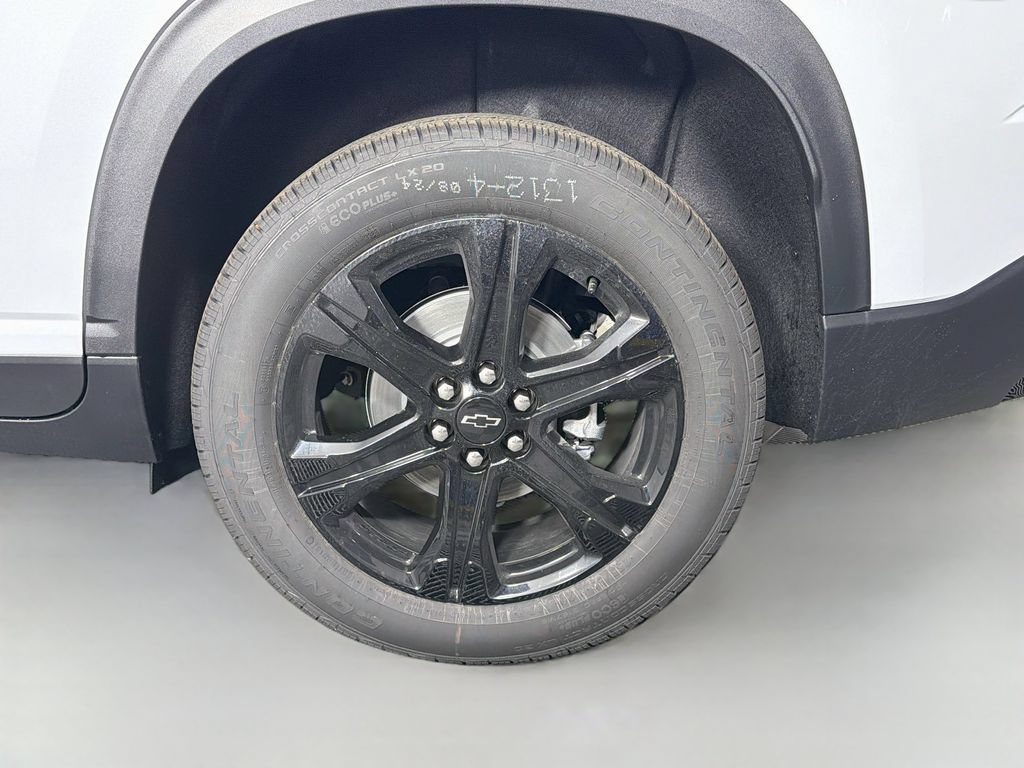 2027 Chevrolet Traverse LT - Photo 32
