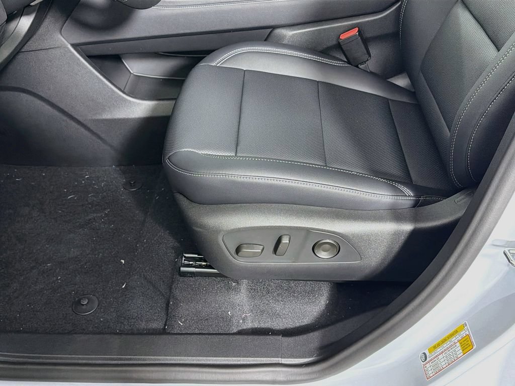 2027 Chevrolet Traverse LT - Photo 19