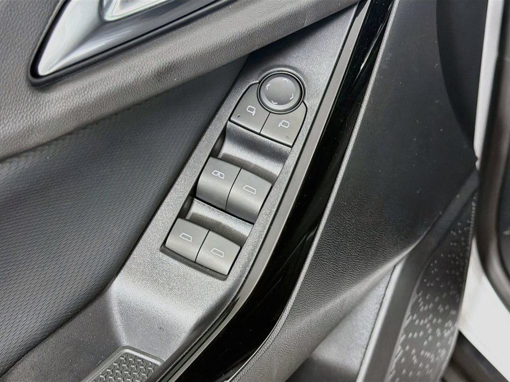 2027 Chevrolet Equinox LT - Photo 18