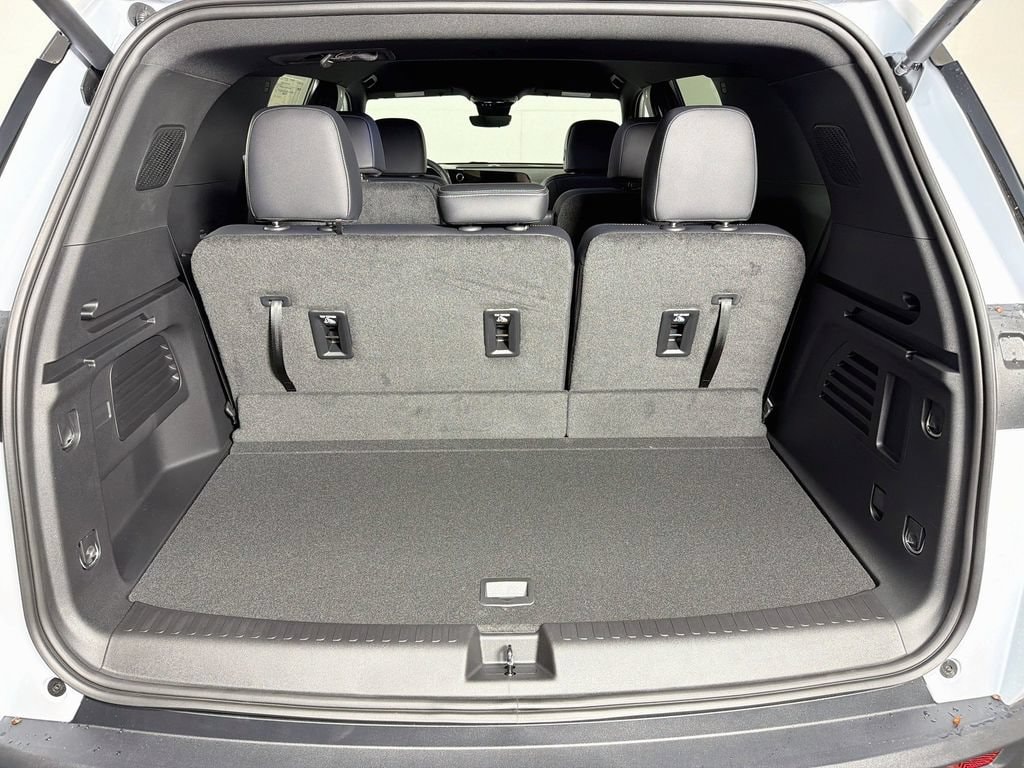 2027 Chevrolet Traverse LT - Photo 26