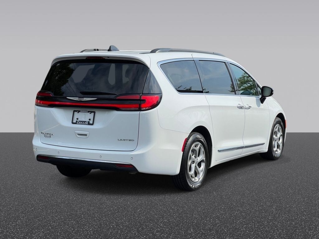 Certified 2023 Chrysler Pacifica Limited Van Passenger Van