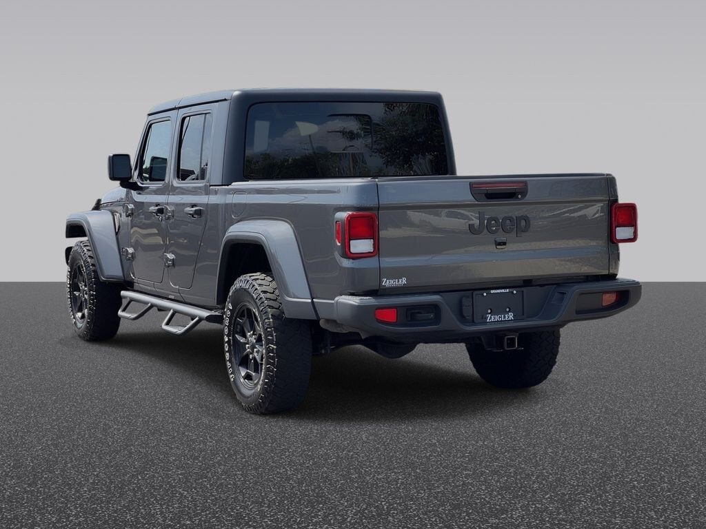 Used 2022 Jeep Gladiator Willys Truck Crew Cab