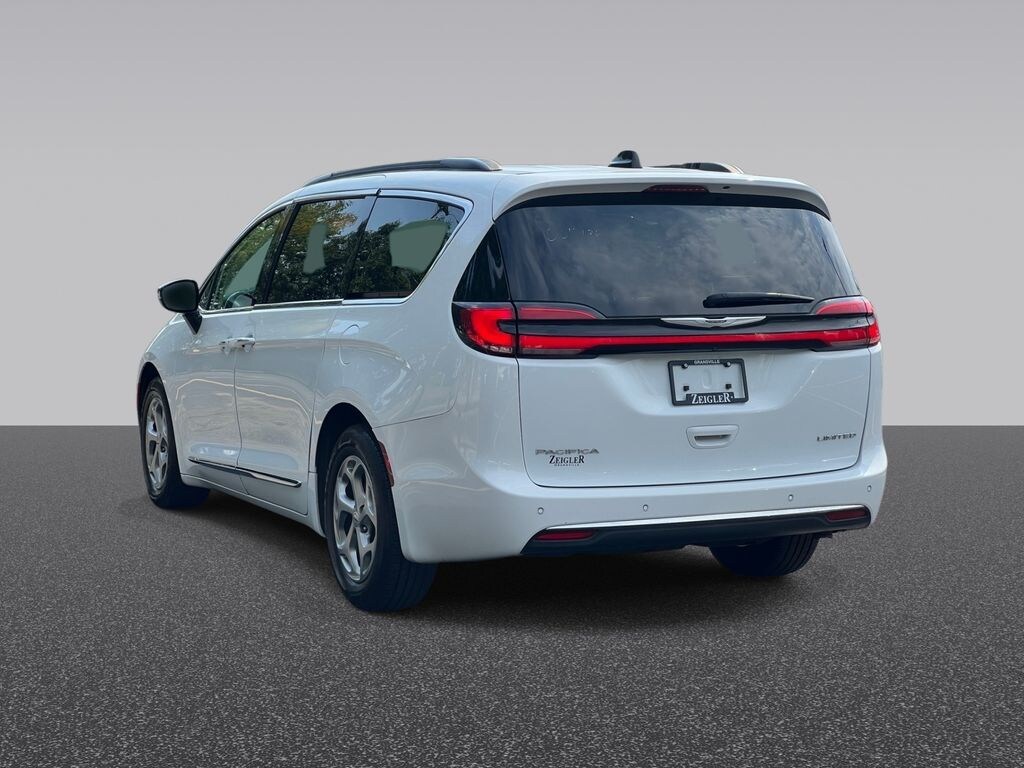 Certified 2023 Chrysler Pacifica Limited Van Passenger Van