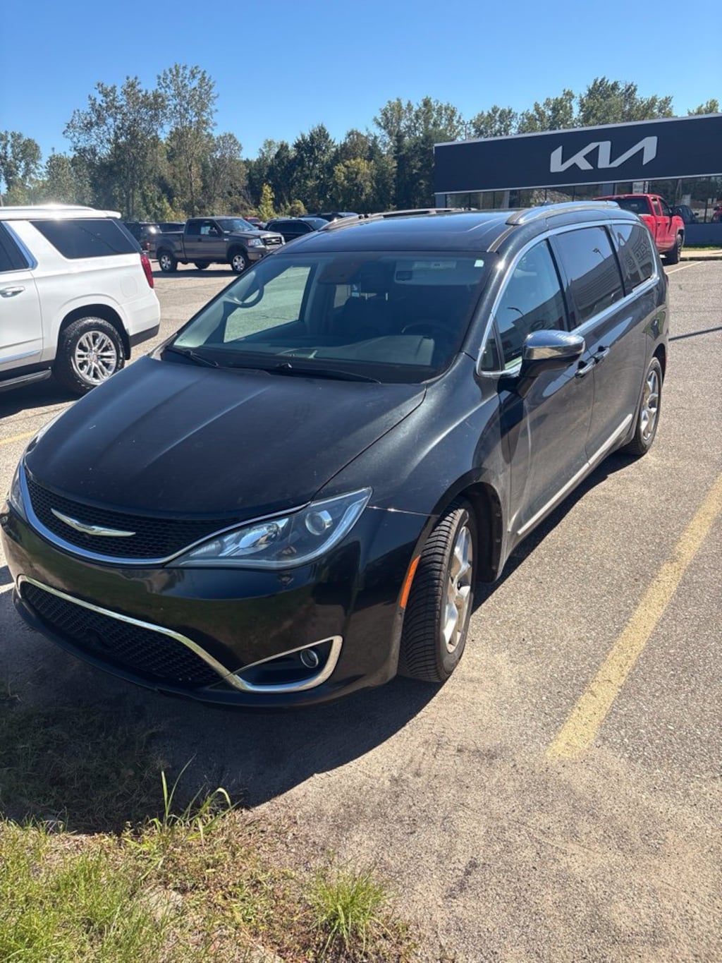 Used 2018 Chrysler Pacifica Limited Minivan/Van