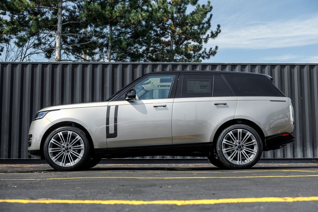 New 2026 Land Rover Range Rover P530 SE SUV
