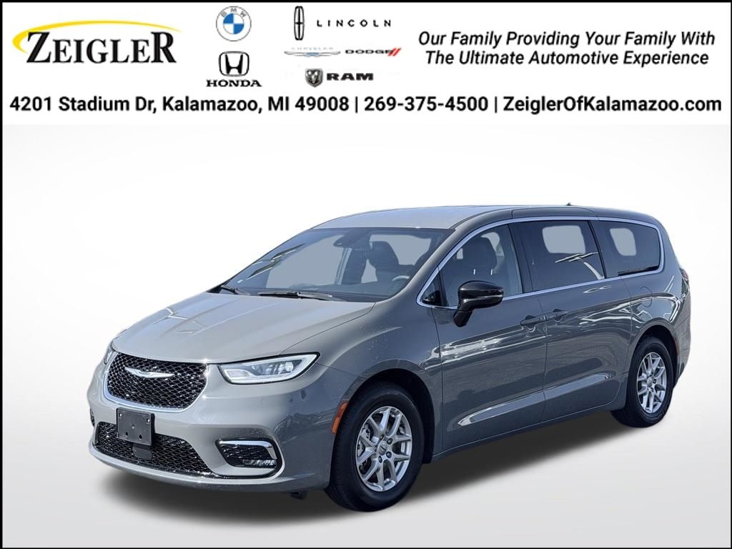 Used 2025 Chrysler Pacifica Select Van Passenger Van