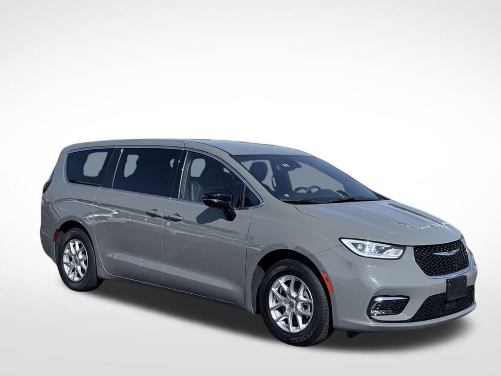 Used 2025 Chrysler Pacifica Select Van Passenger Van