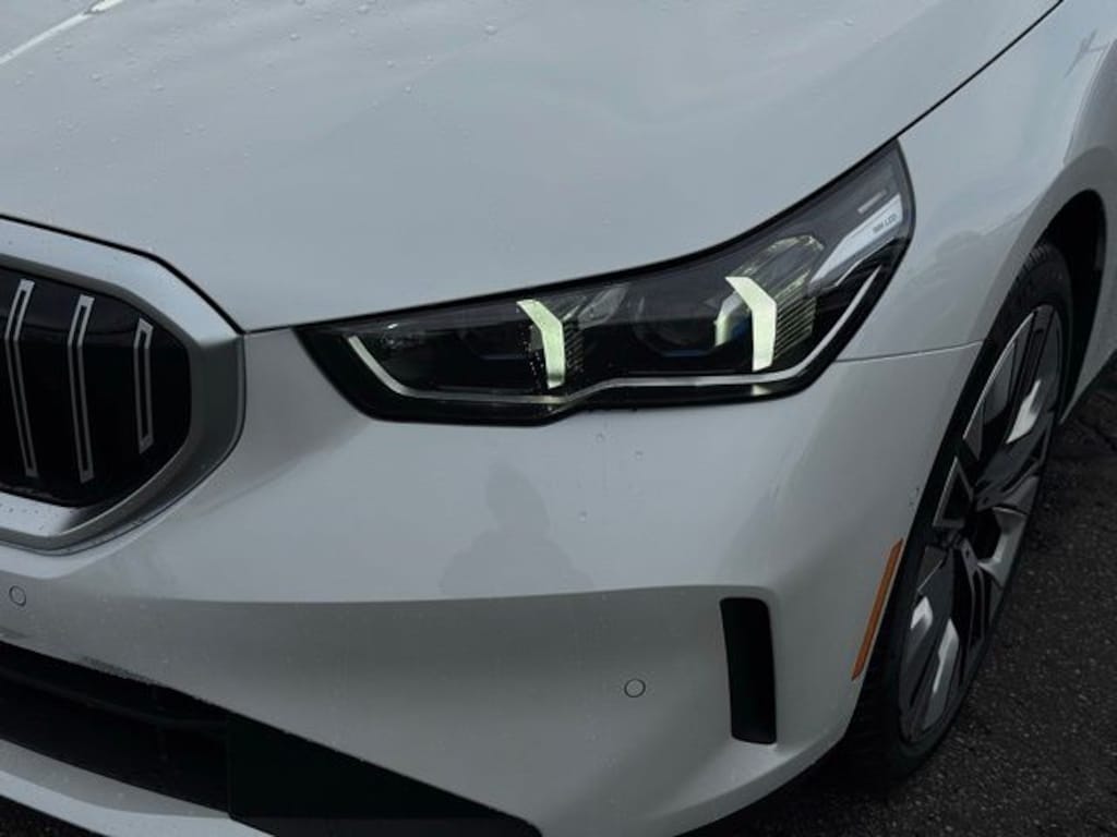 New 2026 BMW 530i xDrive Sedan