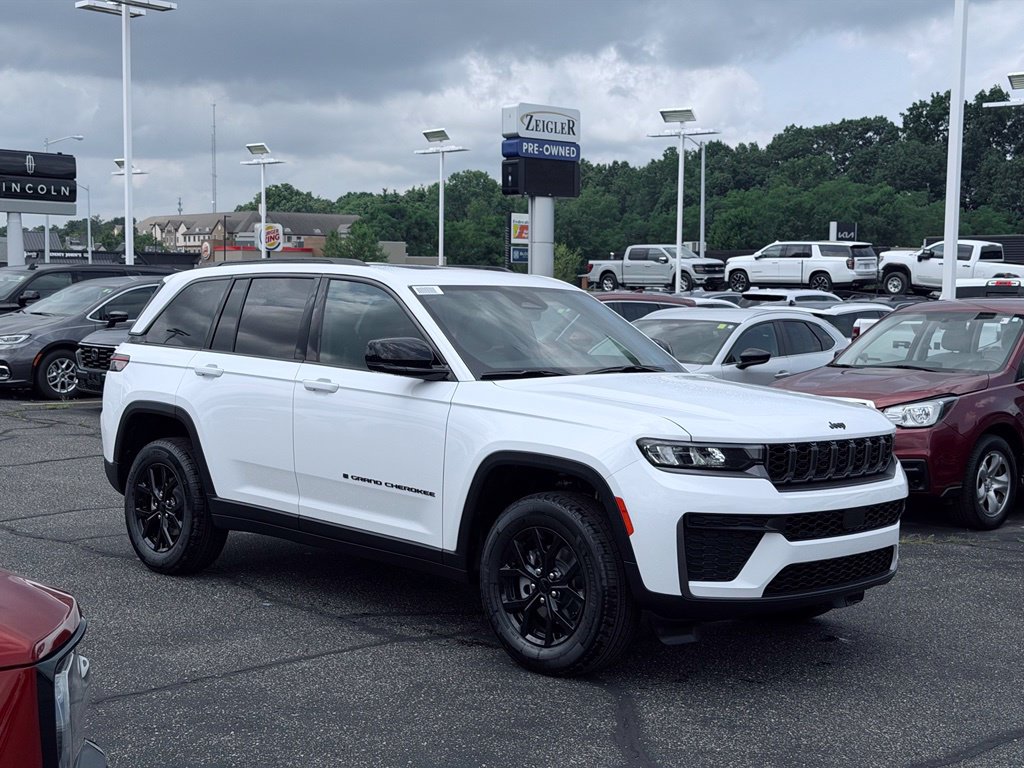 New 2026 Jeep Grand Cherokee Laredo SUV