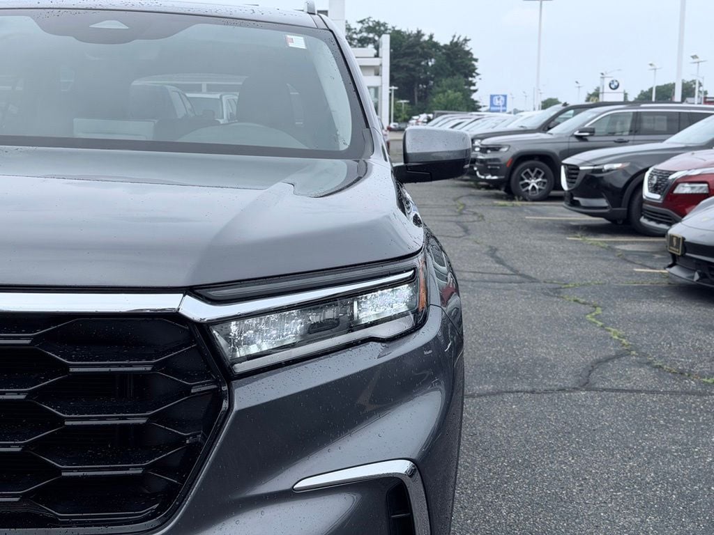 Used 2025 Honda Pilot Touring SUV
