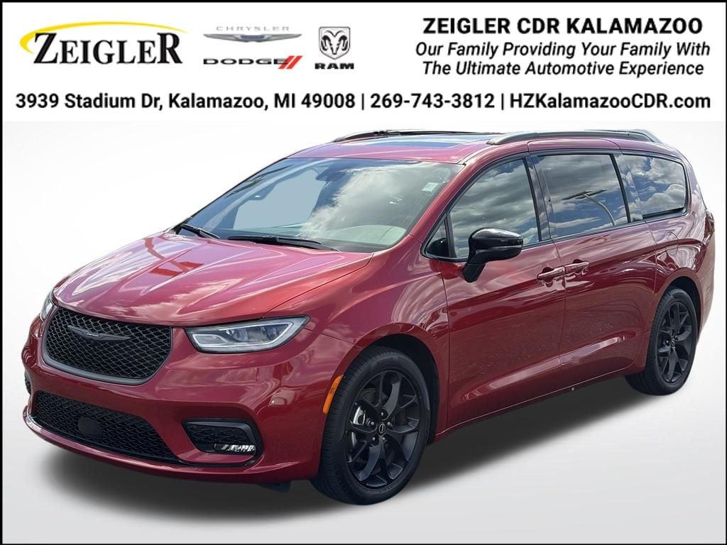 Certified 2025 Chrysler Pacifica Limited Van Passenger Van