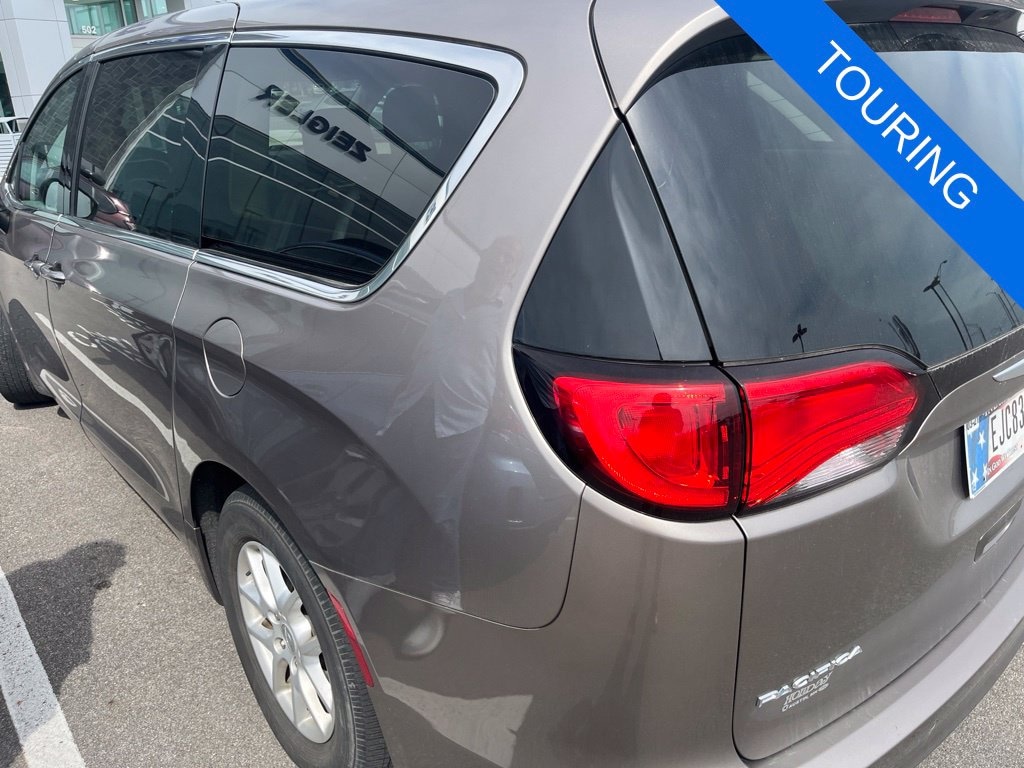 Used 2017 Chrysler Pacifica Touring Minivan/Van