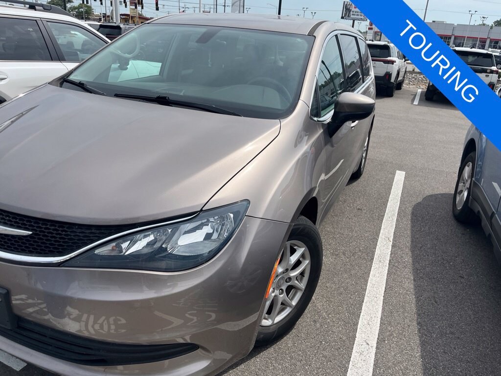 Used 2017 Chrysler Pacifica Touring Minivan/Van