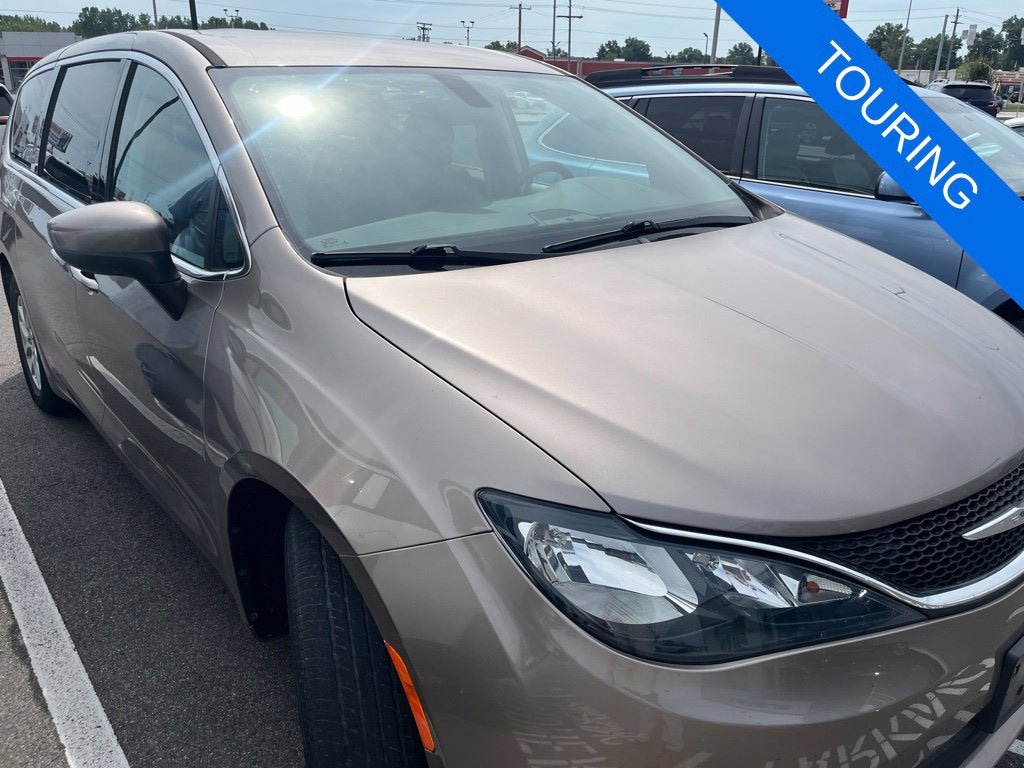 Used 2017 Chrysler Pacifica Touring Minivan/Van