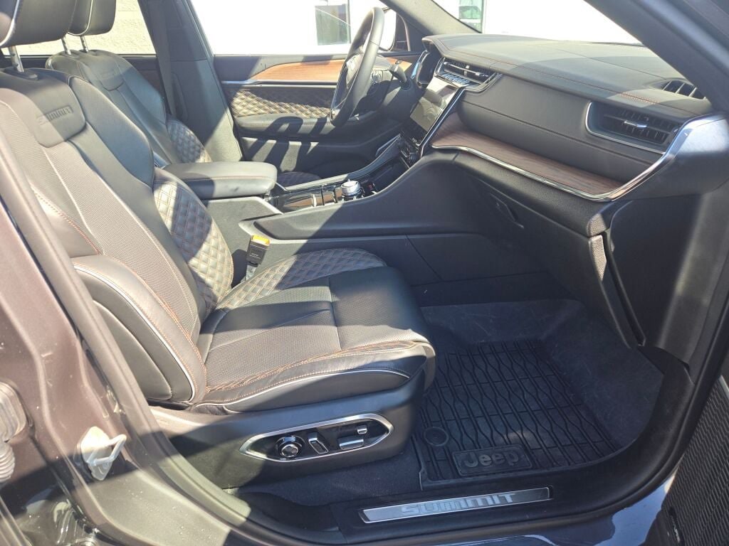 2023 Jeep Grand Cherokee Summit - Photo 6