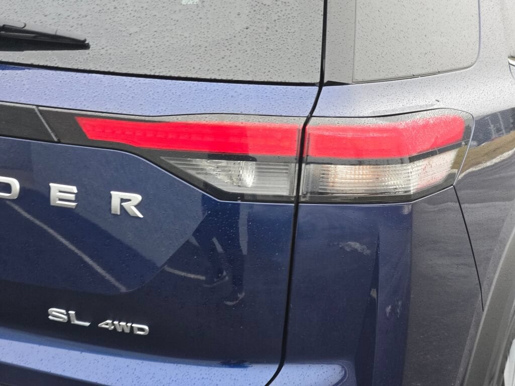 2025 Nissan Pathfinder SL - Photo 10