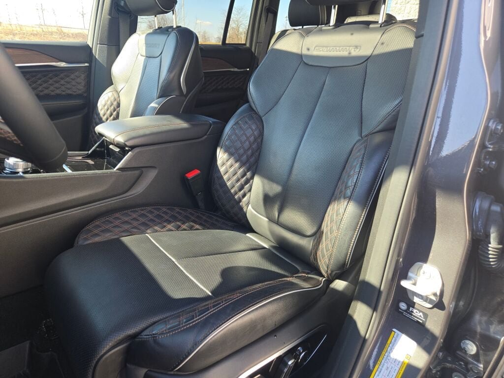 2023 Jeep Grand Cherokee Summit - Photo 23