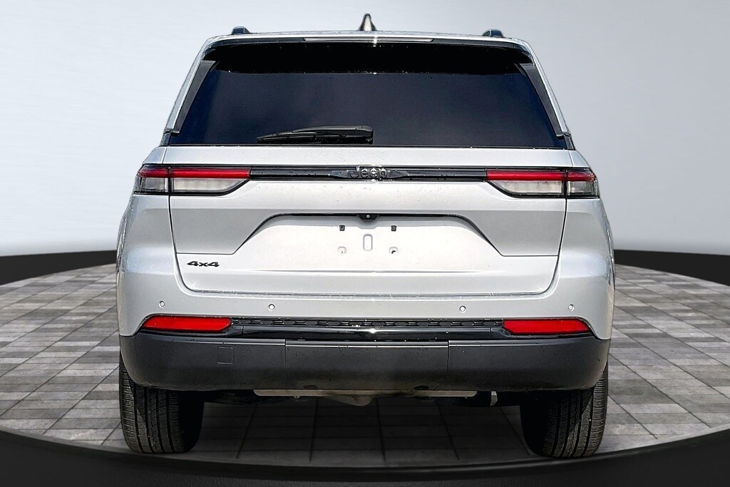 Used 2022 Jeep Grand Cherokee Altitude SUV
