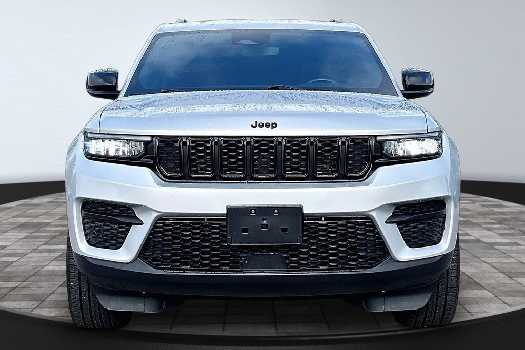 Used 2022 Jeep Grand Cherokee Altitude SUV