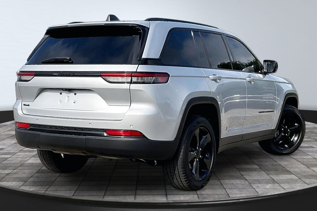 Used 2022 Jeep Grand Cherokee Altitude SUV
