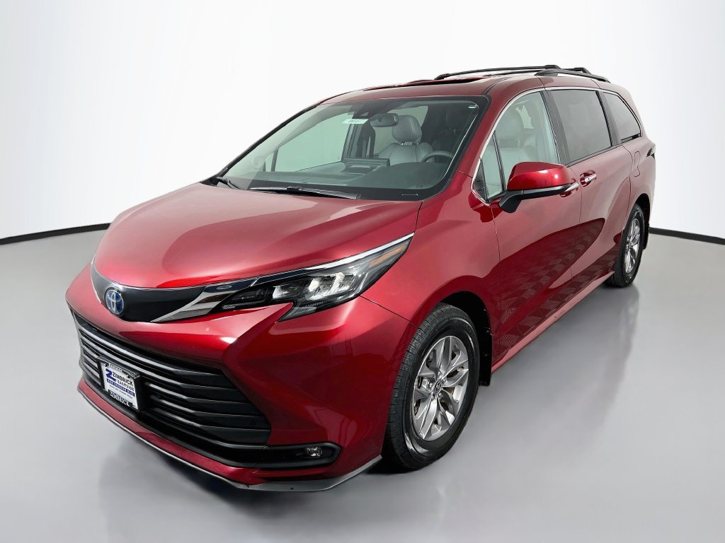 Used 2025 Toyota Sienna XLE Minivan/Van