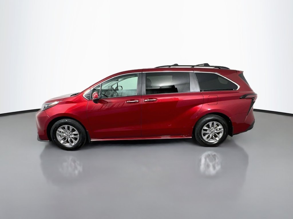 Used 2025 Toyota Sienna XLE Minivan/Van