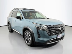 2026 Nissan Pathfinder Platinum SUV