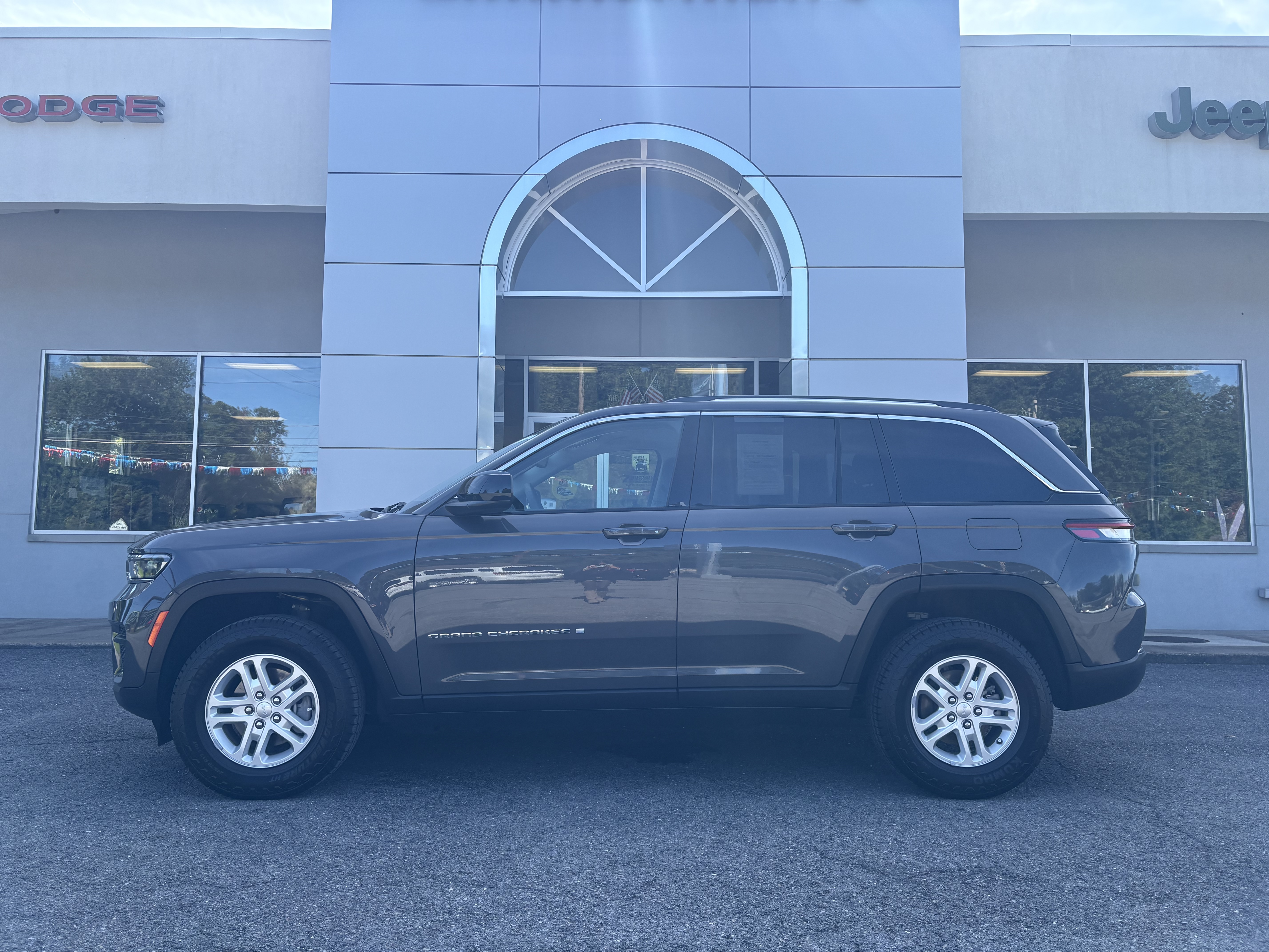 Certified 2023 Jeep Grand Cherokee Laredo SUV