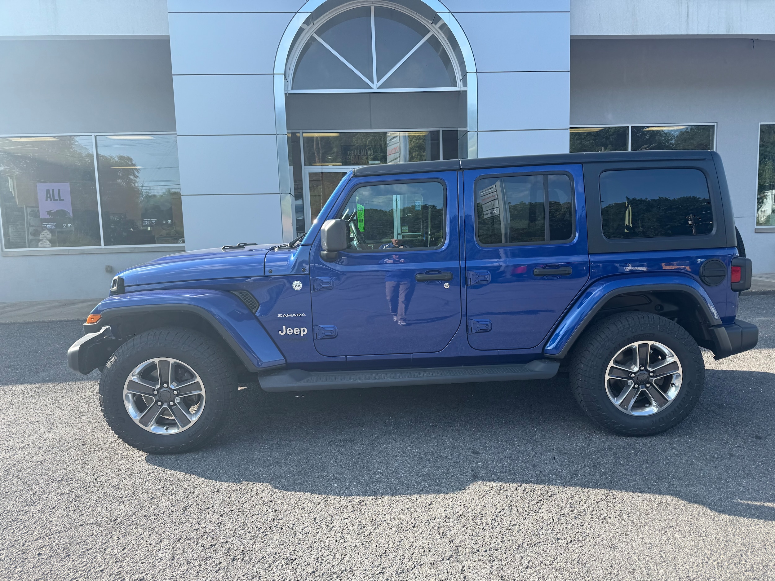 2020 Jeep Wrangler Unlimited Sahara - Photo 2