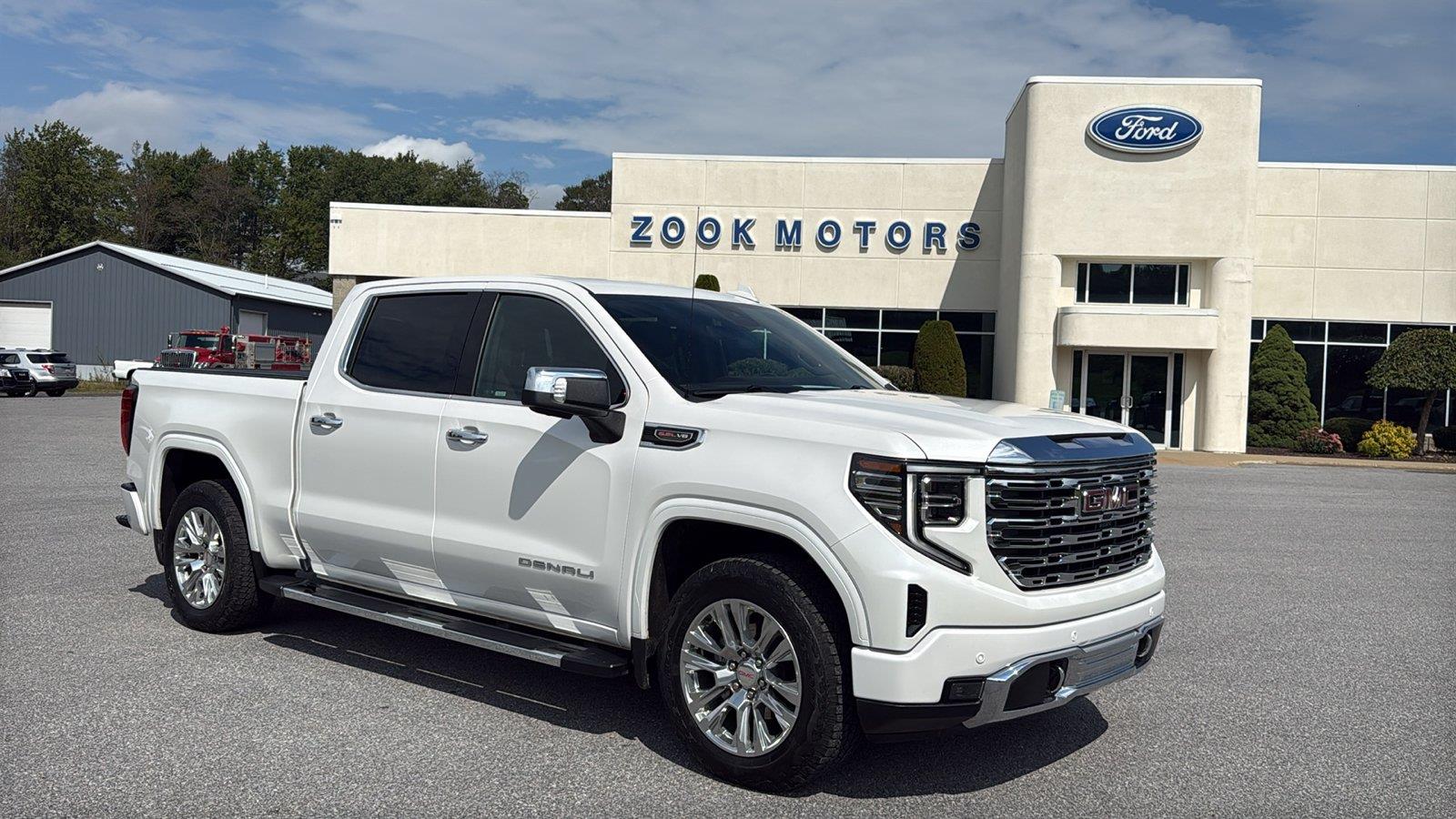 2024 GMC Sierra 1500 Denali Truck Crew Cab V-8 cyl