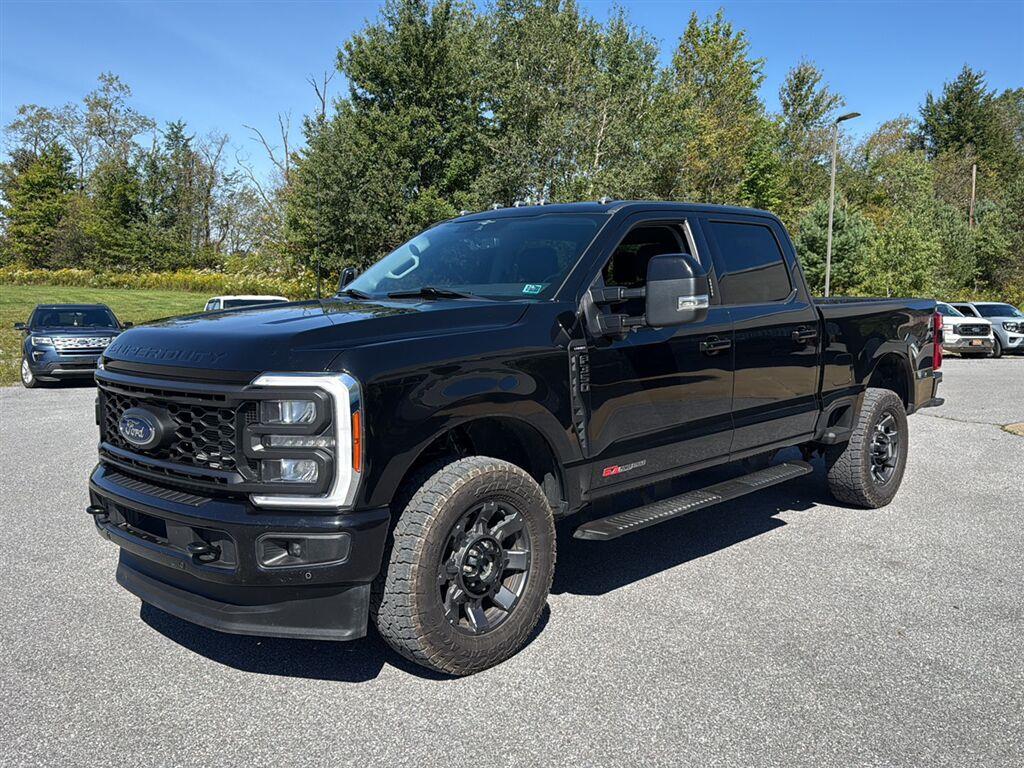2023 Ford F-350 Truck Crew Cab V-8 cyl